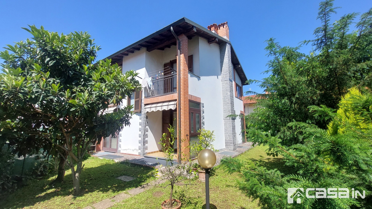 Casa indipendente con giardino in via della croce, Bussero