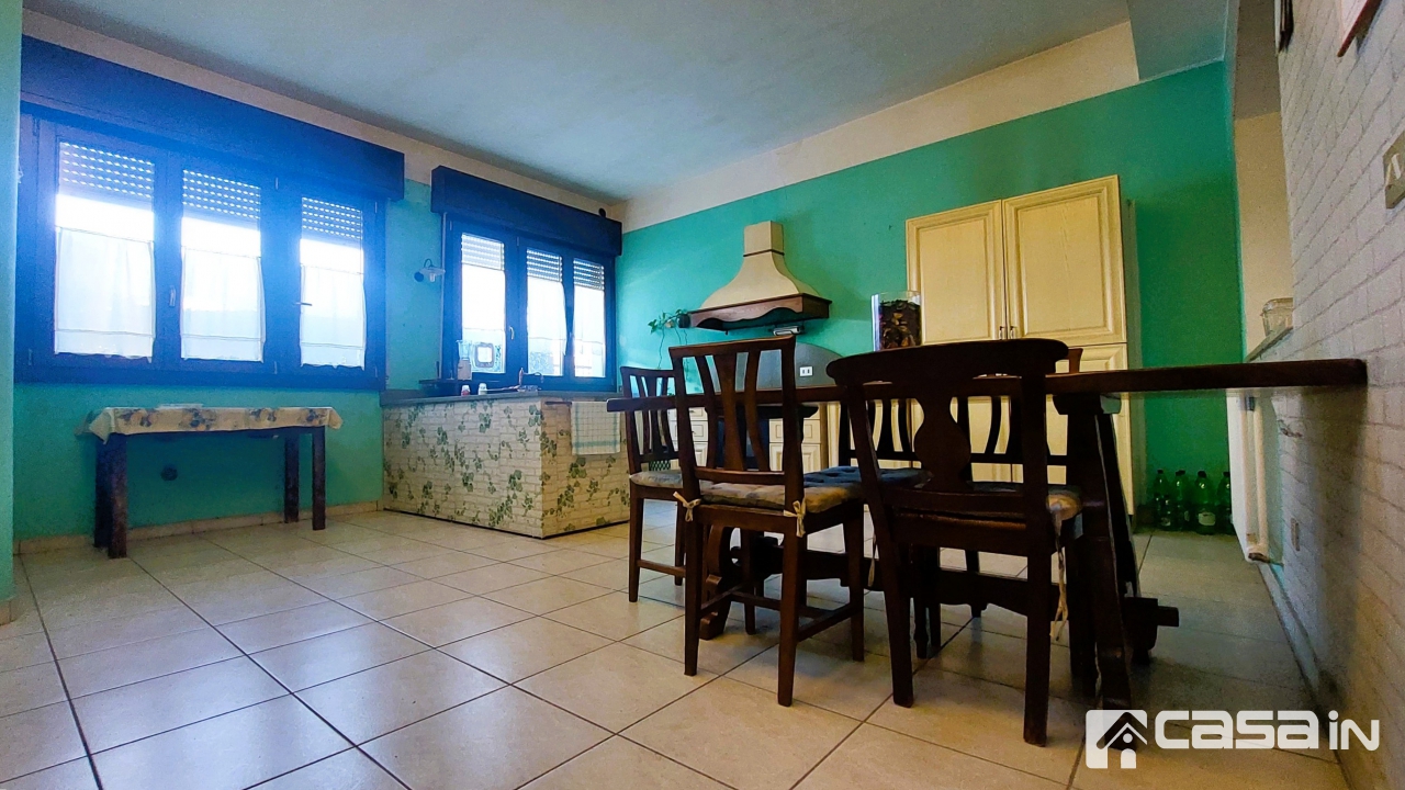 Quadrilocale con giardino in via fratelli cervi, Trezzano Rosa