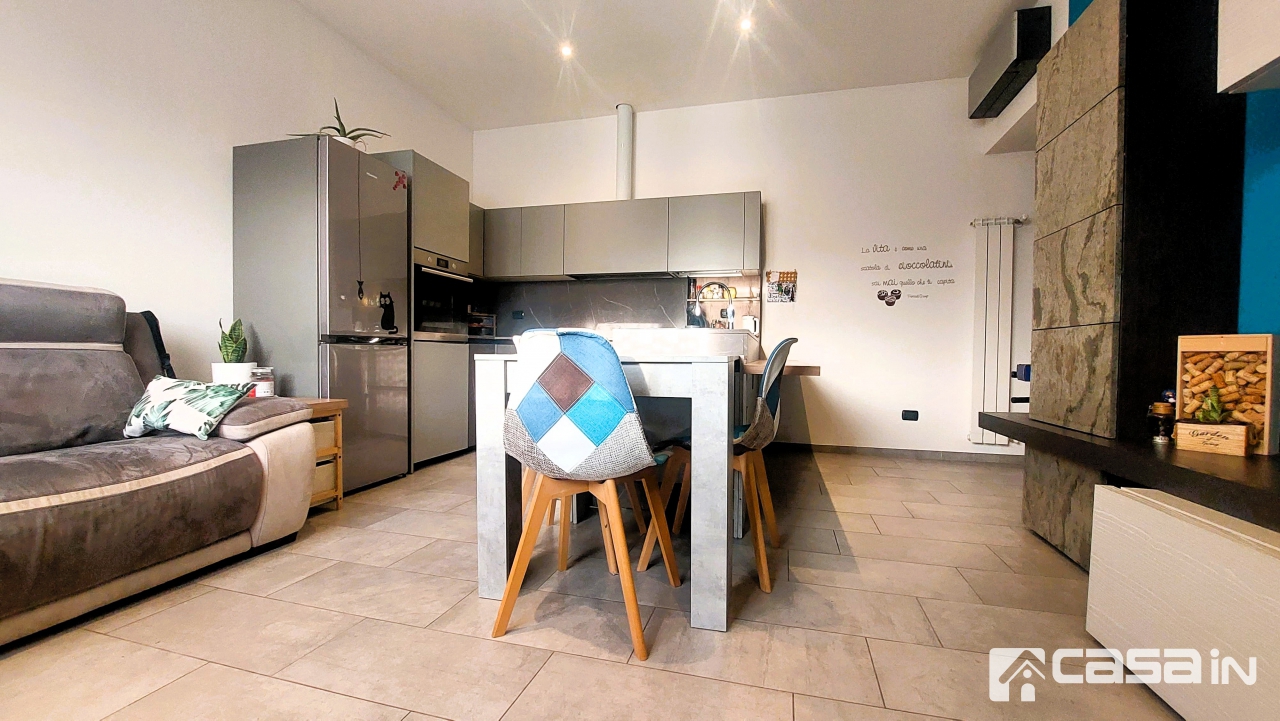 Casa indipendente con giardino in via dante, Trezzano Rosa