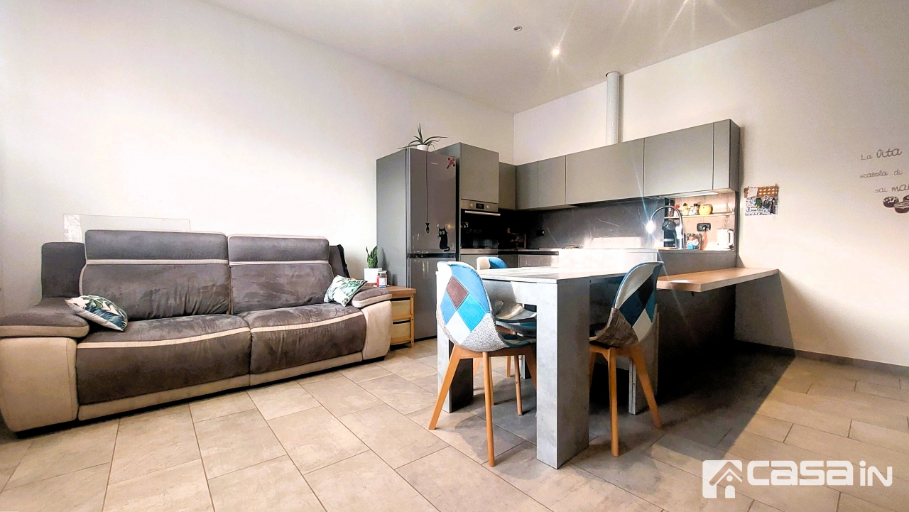 Casa indipendente con box in via dante, Trezzano Rosa