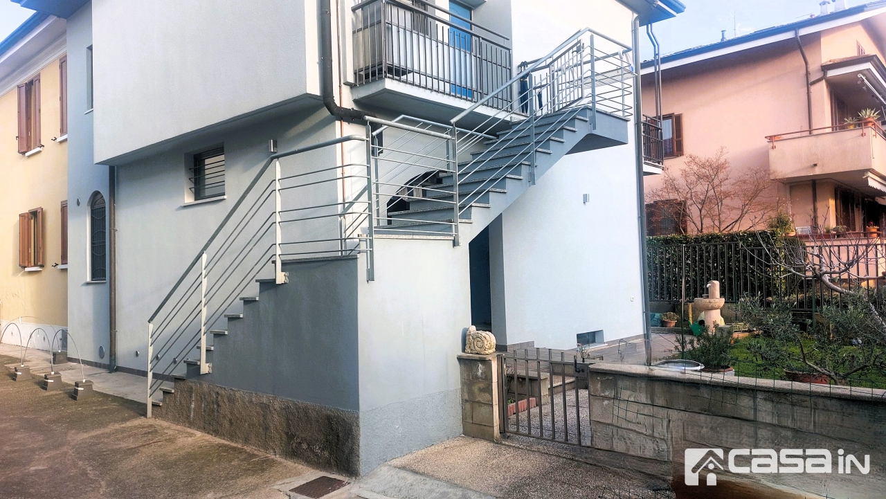 Casa indipendente con giardino in via dante, Trezzano Rosa
