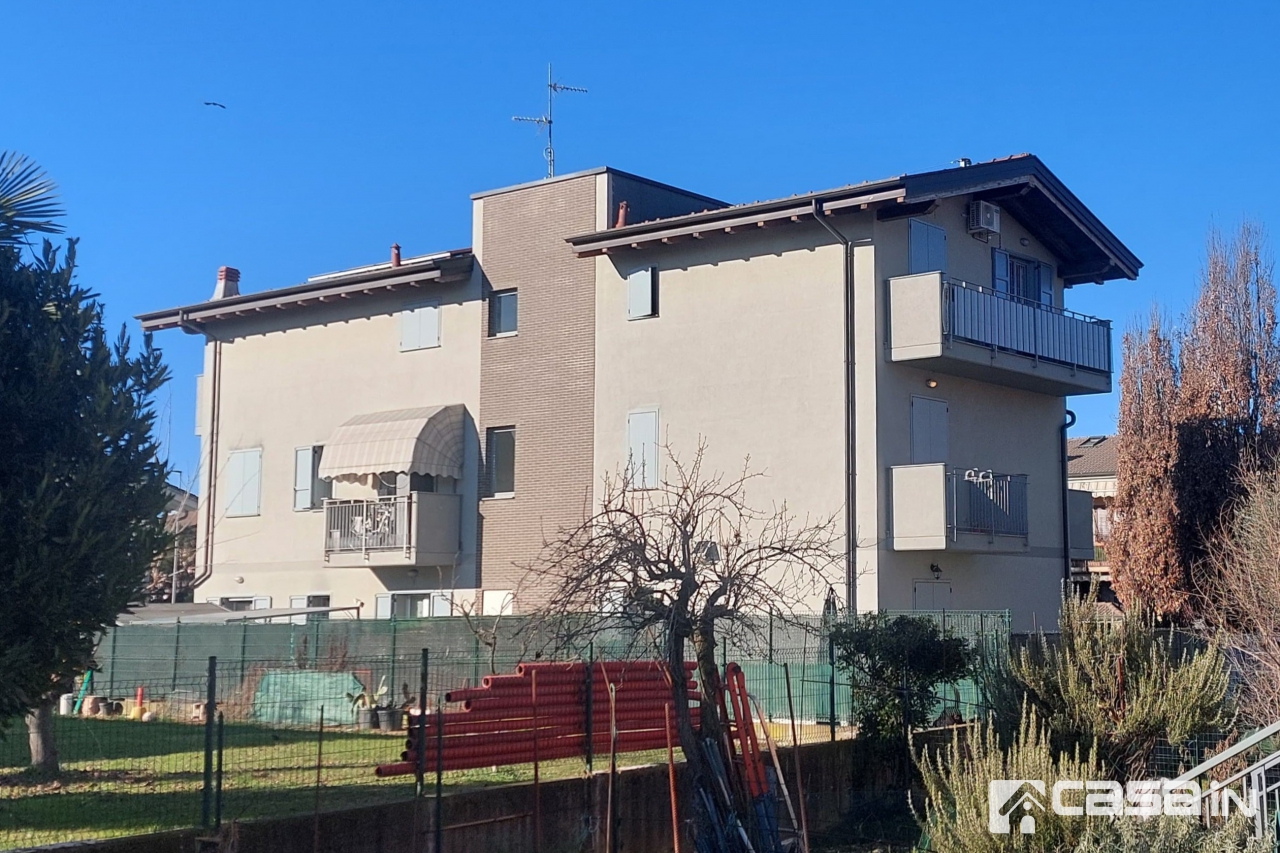 Bilocale con box in via enrico berlinguer, Trezzano Rosa