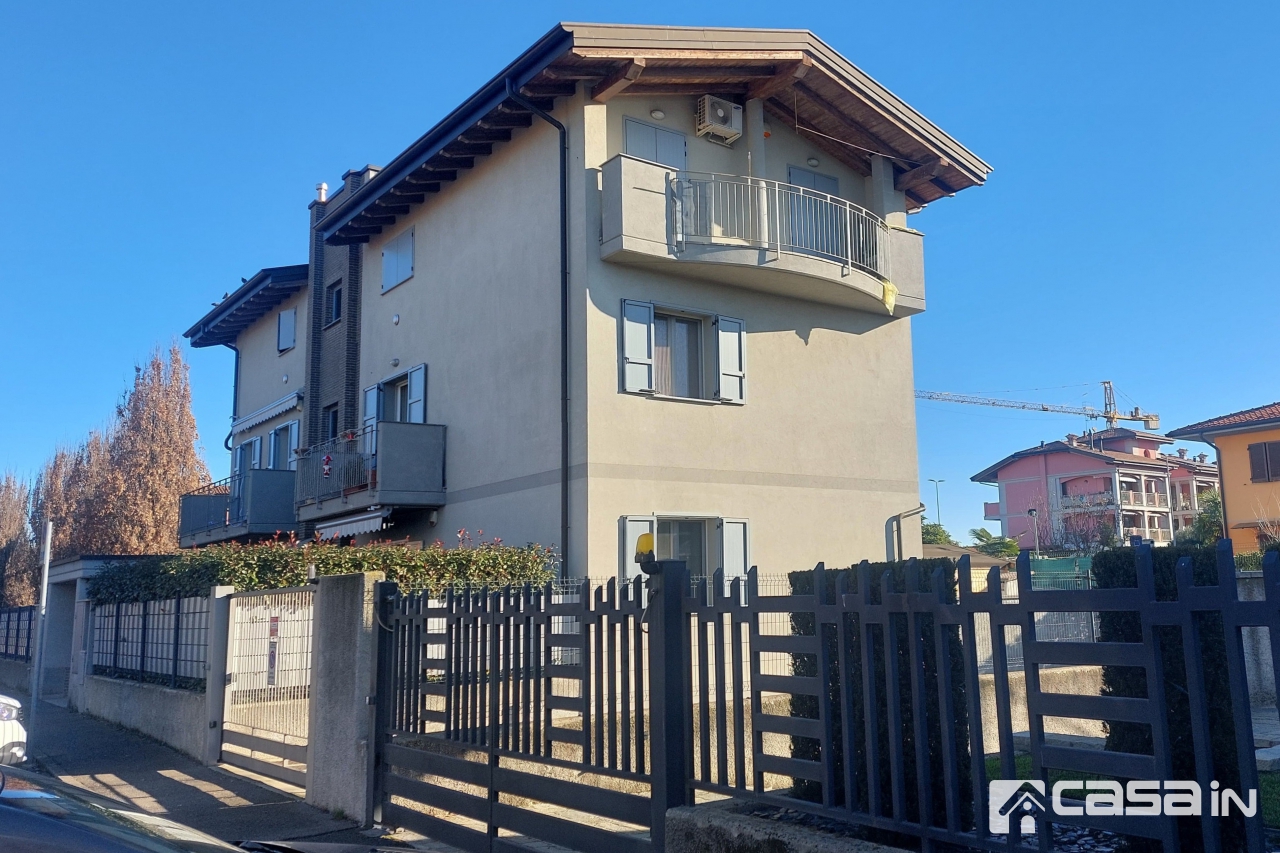 Bilocale con box in via enrico berlinguer, Trezzano Rosa