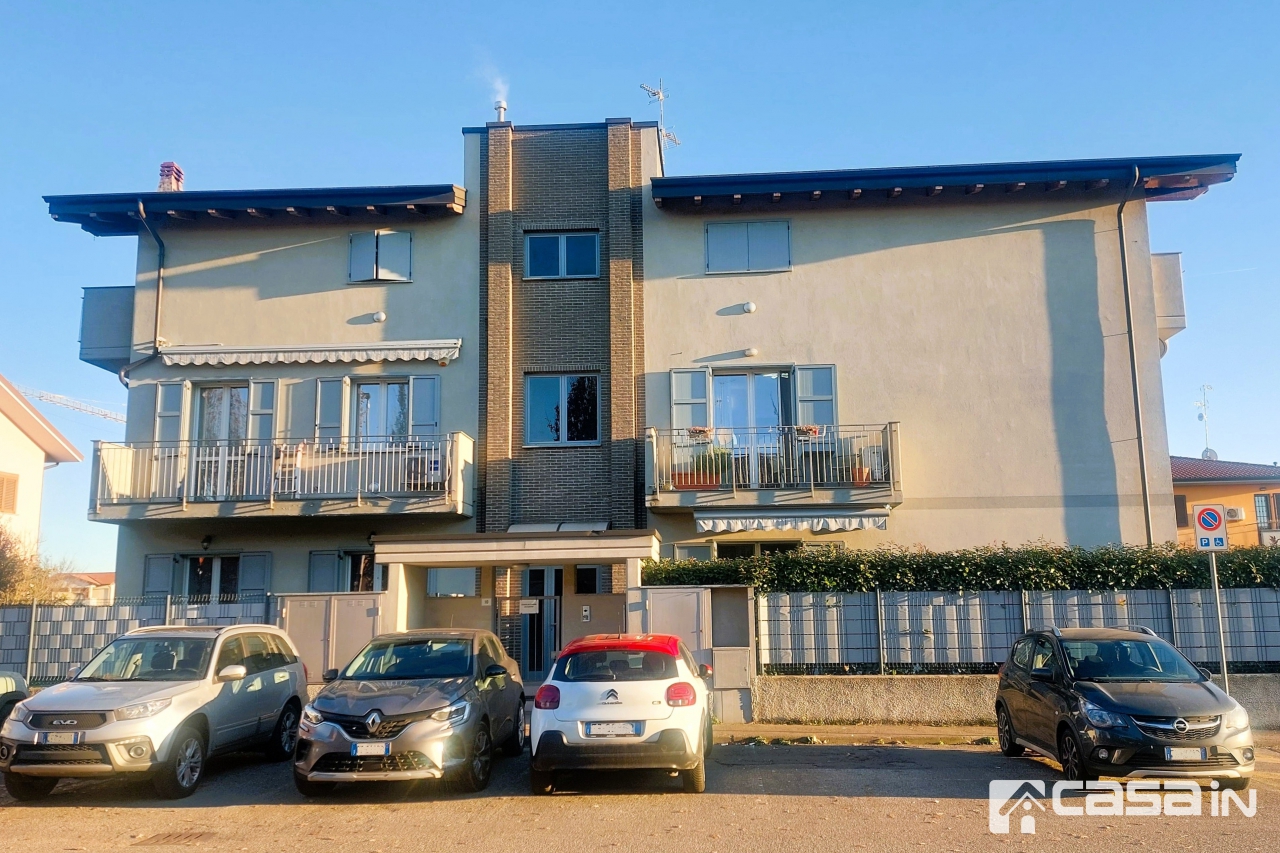 Bilocale con box in via enrico berlinguer, Trezzano Rosa