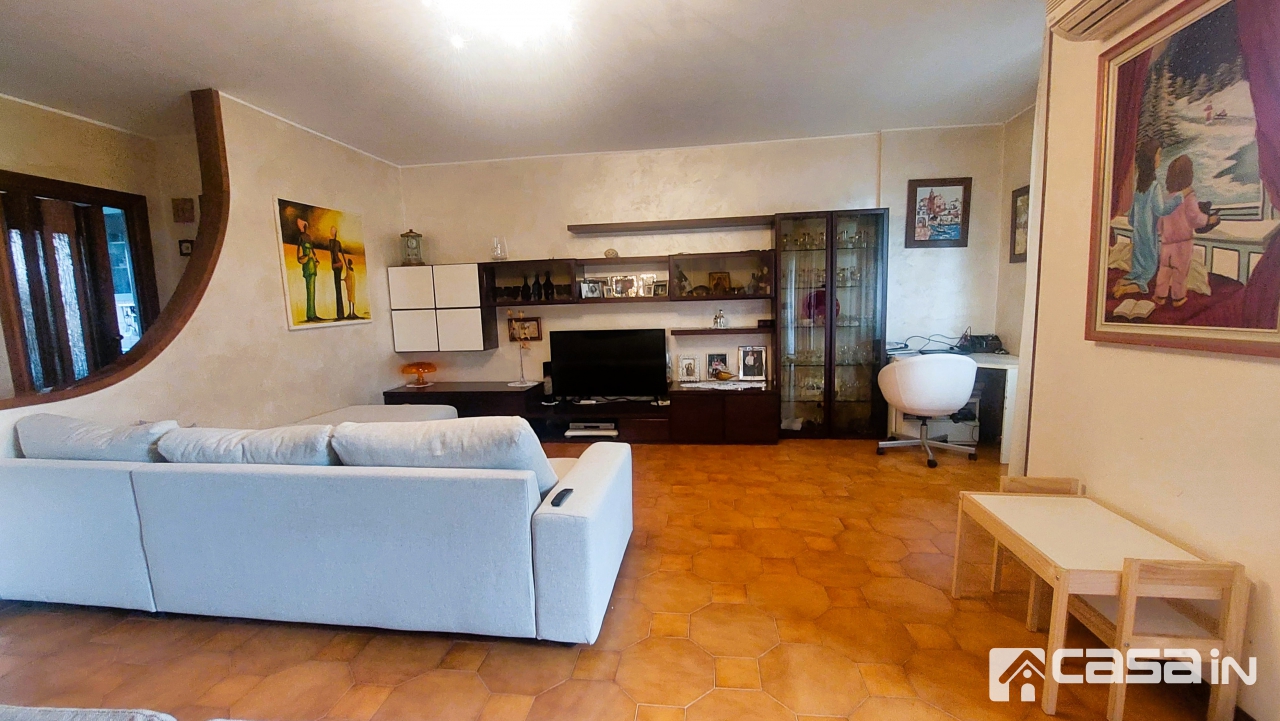 Trilocale con box in via s. elisabetta, Pozzo d'Adda