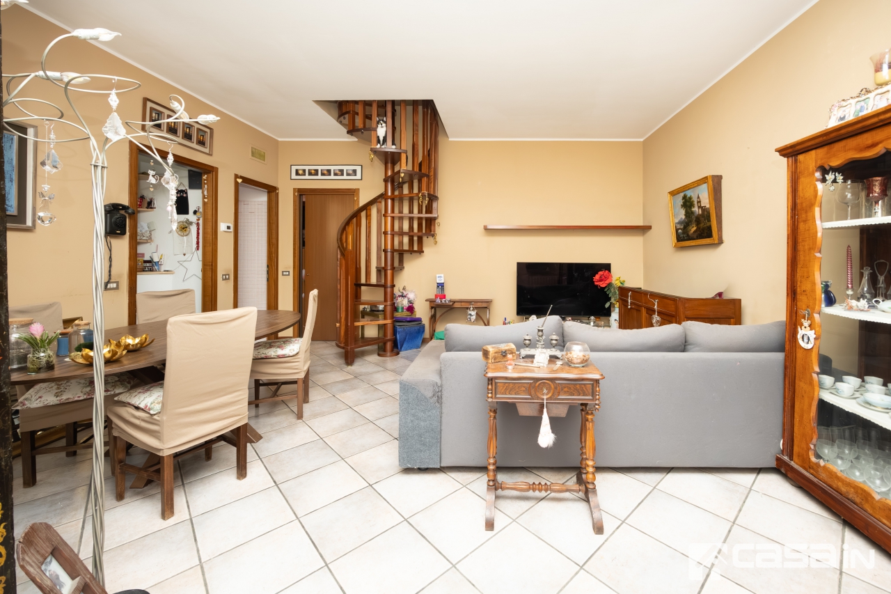 Quadrilocale con box doppio in via g.carducci, Pozzo d'Adda