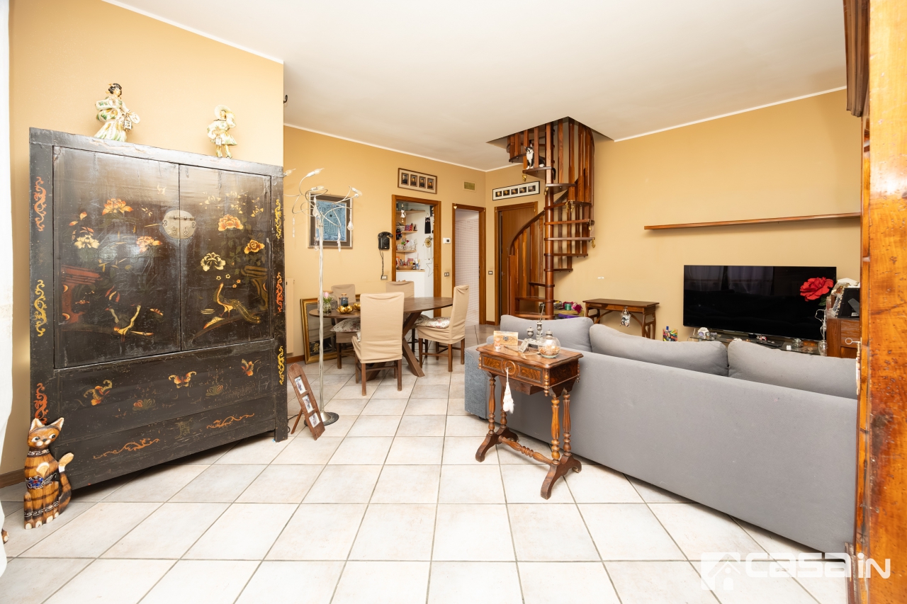 Quadrilocale con box doppio in via g.carducci, Pozzo d'Adda