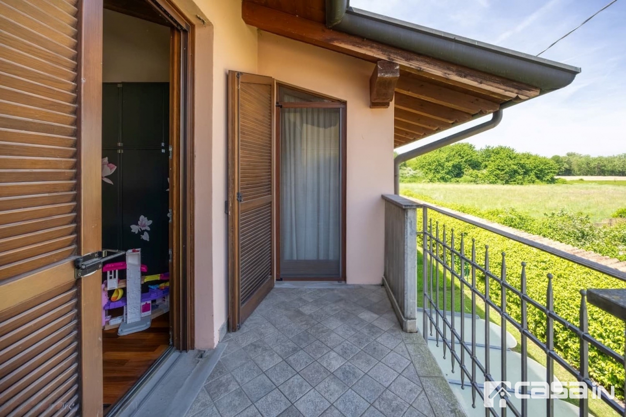 Villa con giardino in via emilio brasca, Trezzo sull'Adda