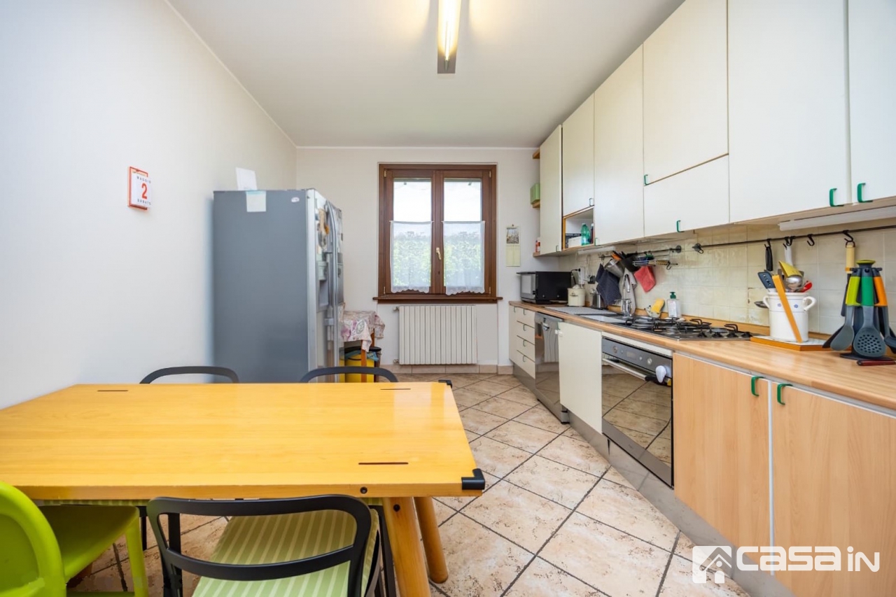 Villa con giardino in via emilio brasca, Trezzo sull'Adda