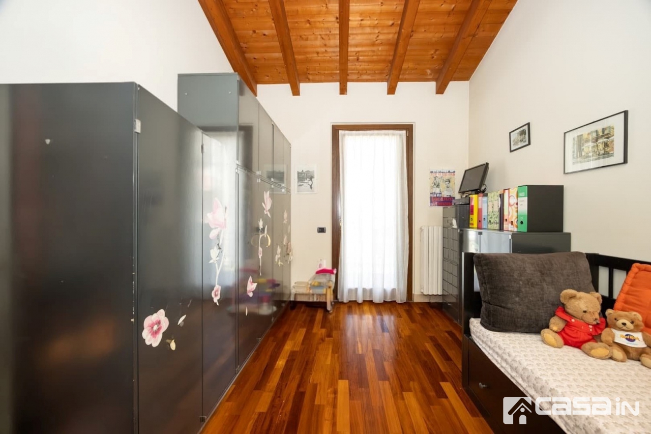 Villa con giardino in via emilio brasca, Trezzo sull'Adda