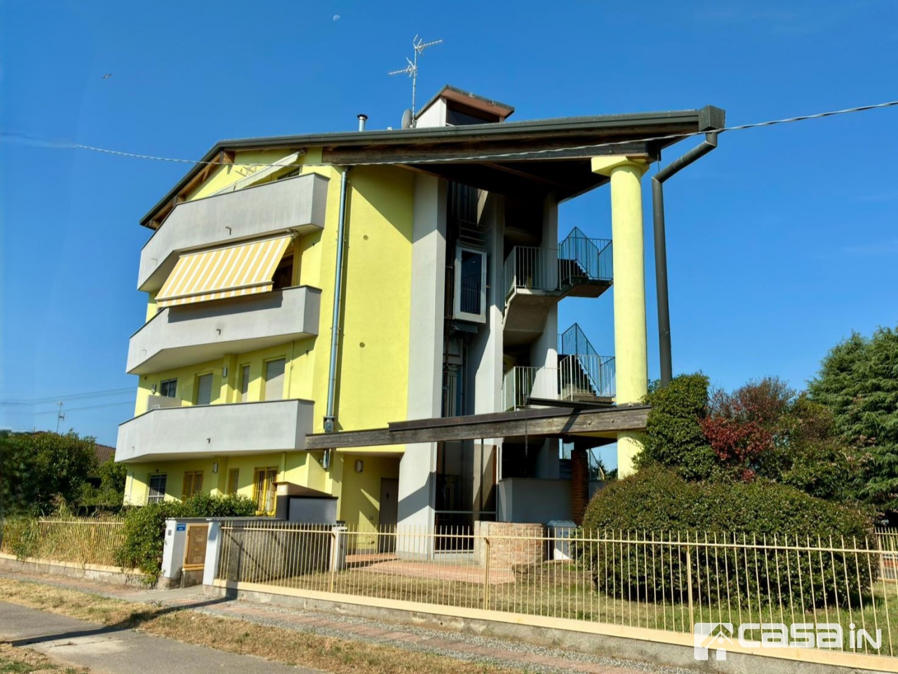 Trilocale con terrazzo in via galileo galilei, Pozzo d'Adda
