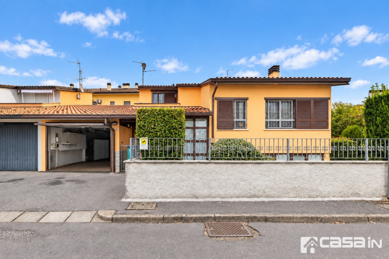 Villa con giardino in via primo levi, Pagazzano