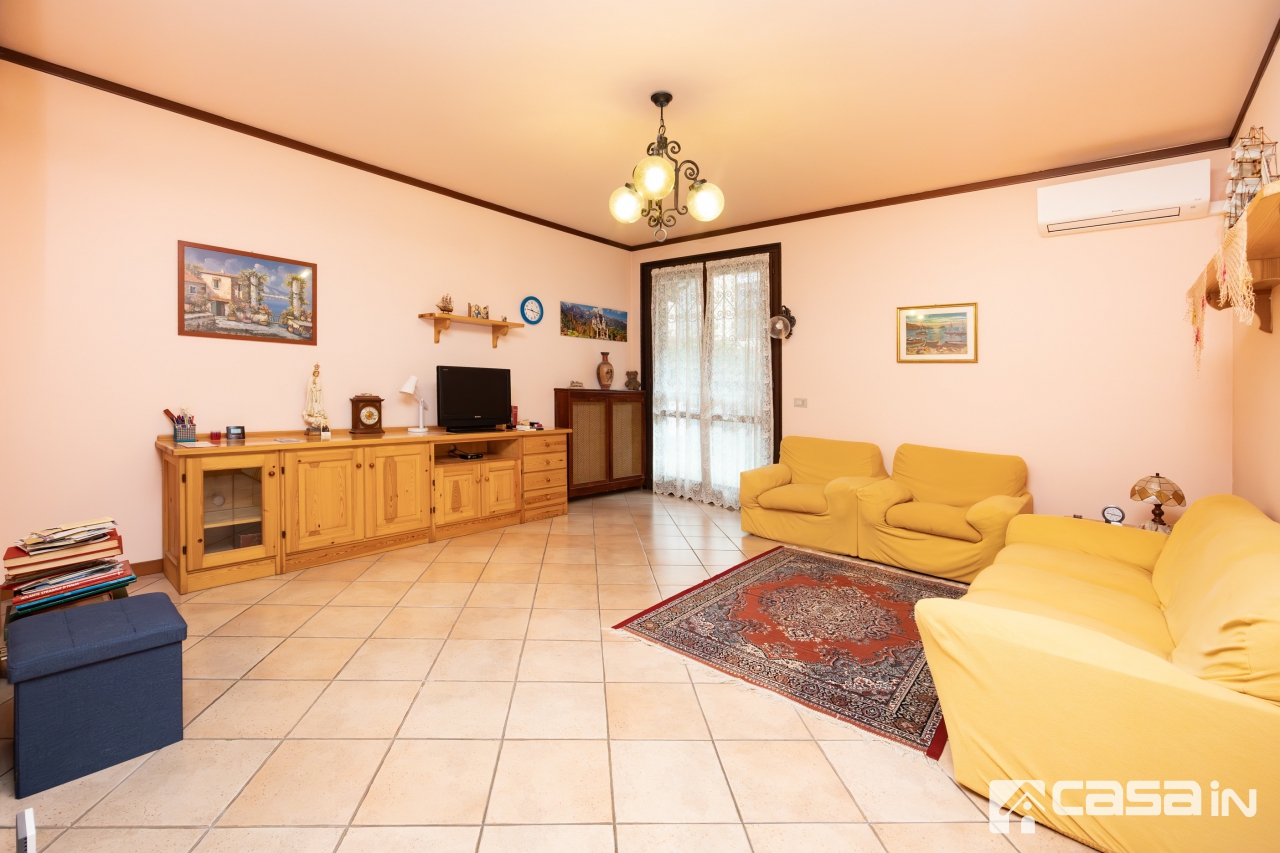 Villa con giardino in via primo levi, Pagazzano