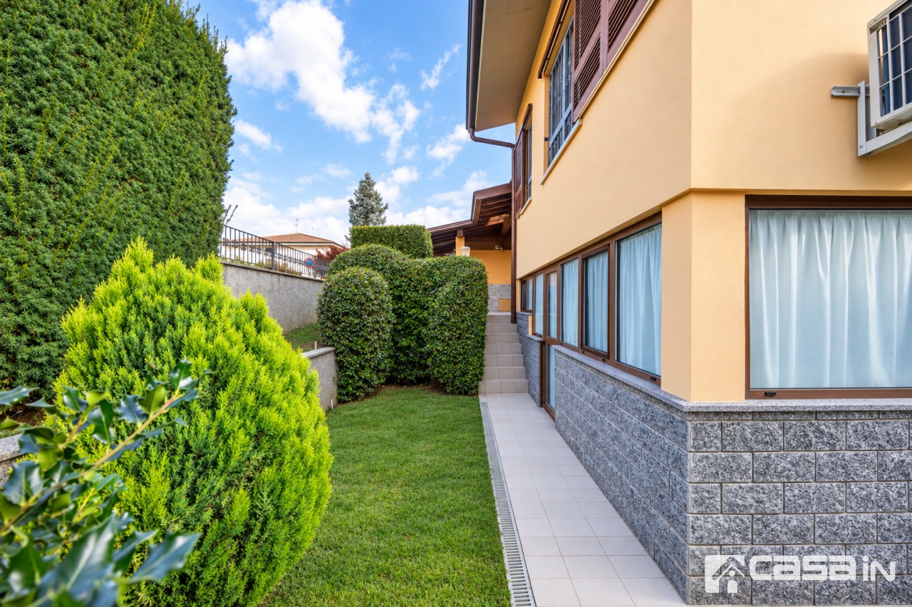 Villa con giardino in via primo levi, Pagazzano