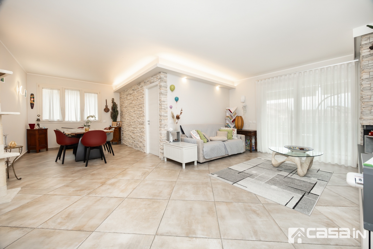Trilocale con terrazzo in via melzi d'eril, Vaprio d'Adda