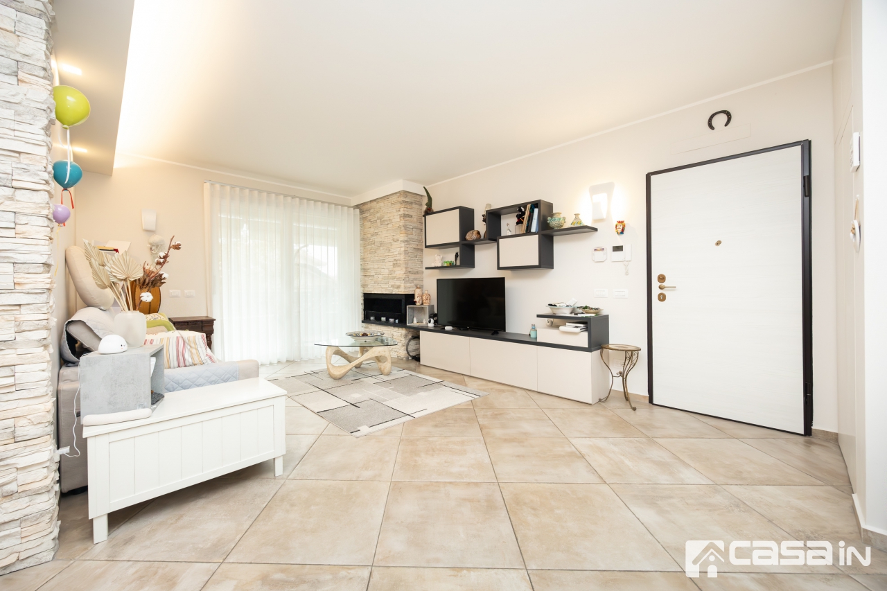 Trilocale con terrazzo in via melzi d'eril, Vaprio d'Adda
