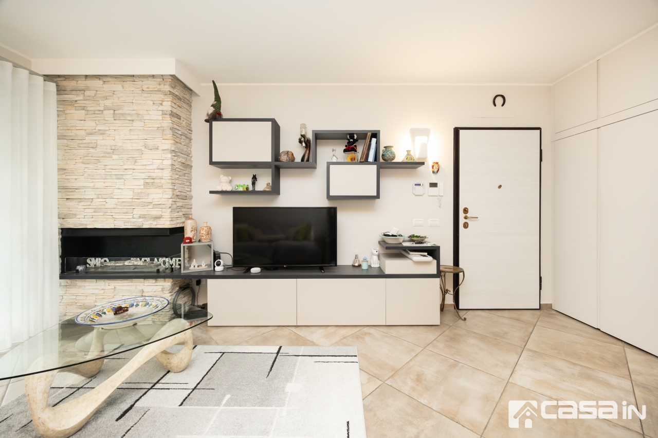 Trilocale con terrazzo in via melzi d'eril, Vaprio d'Adda