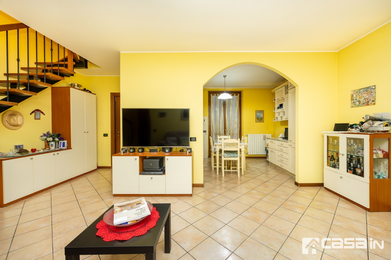 Trilocale con box in via giovanni pascoli, Arzago d'Adda