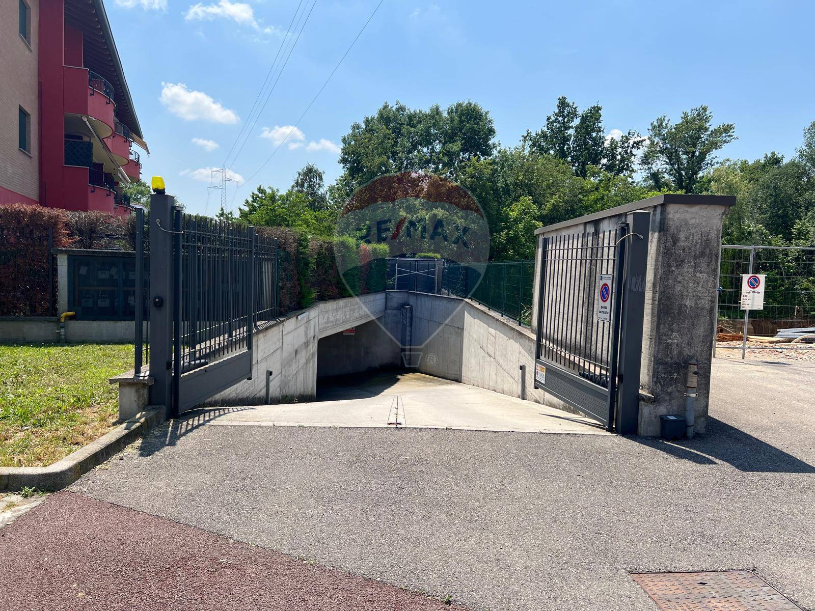 Garage/Box in vendita a Limbiate, Villaggio del Sole