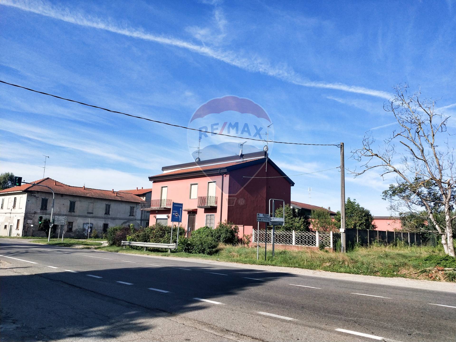 Casa indipendente con box a Ozzero