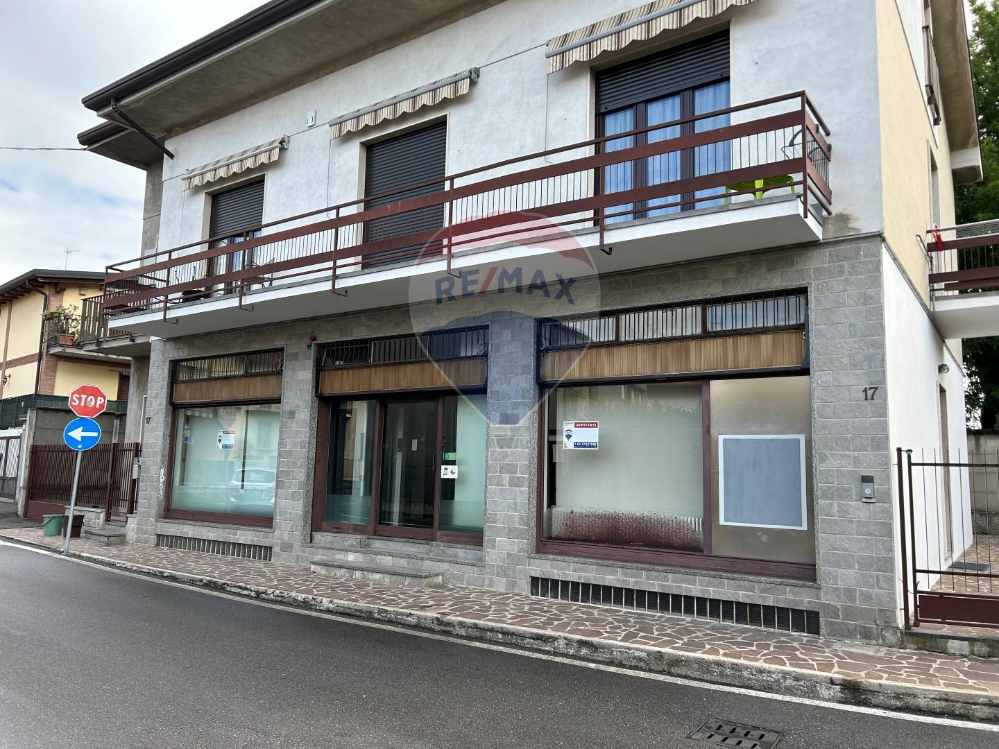Locale Commerciale in vendita a Roncello
