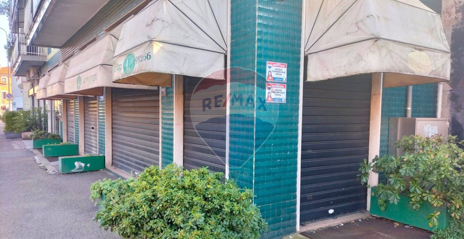 Locale Commerciale in affitto a Rho, Zona Centro