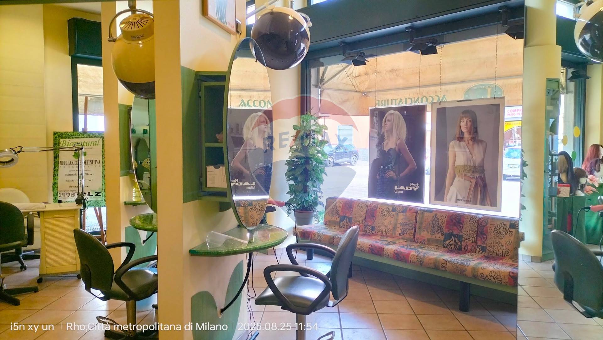 Locale Commerciale in affitto a Rho, Zona Centro