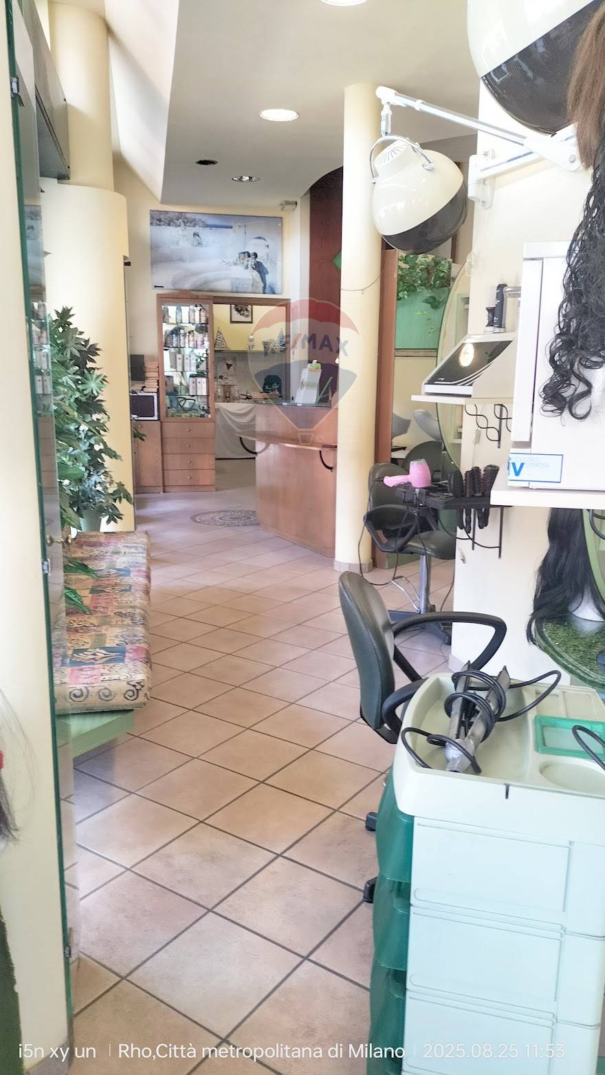 Locale Commerciale in affitto a Rho, Zona Centro