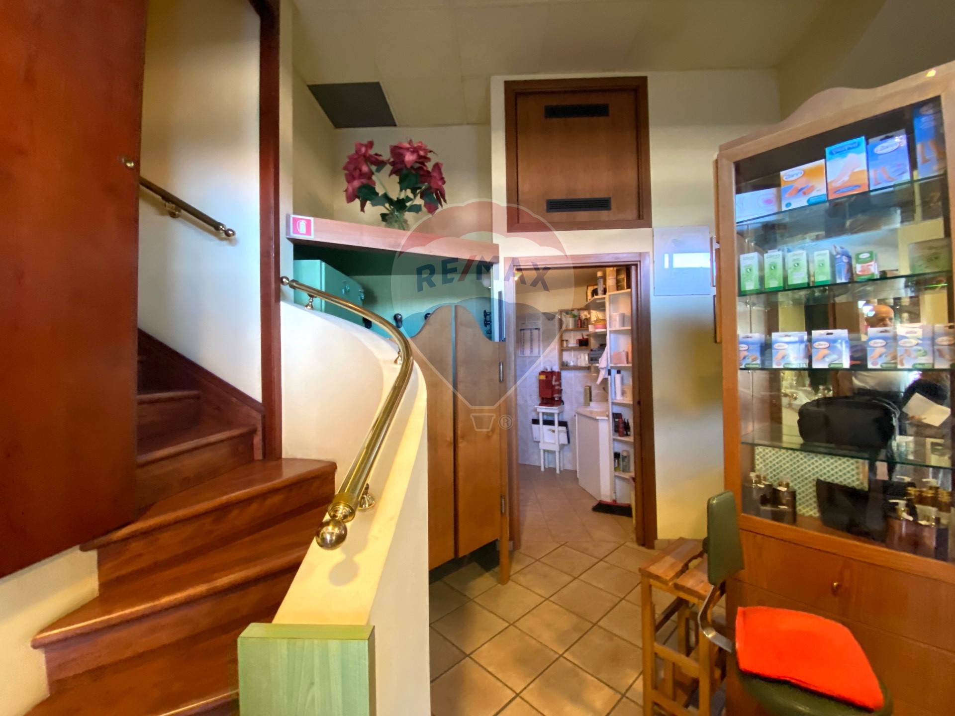 Locale Commerciale in affitto a Rho, Zona Centro