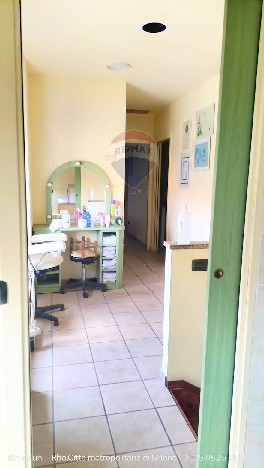 Locale Commerciale in affitto a Rho, Zona Centro