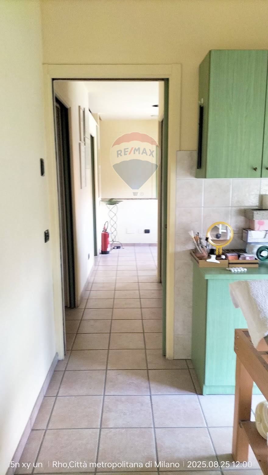 Locale Commerciale in affitto a Rho, Zona Centro