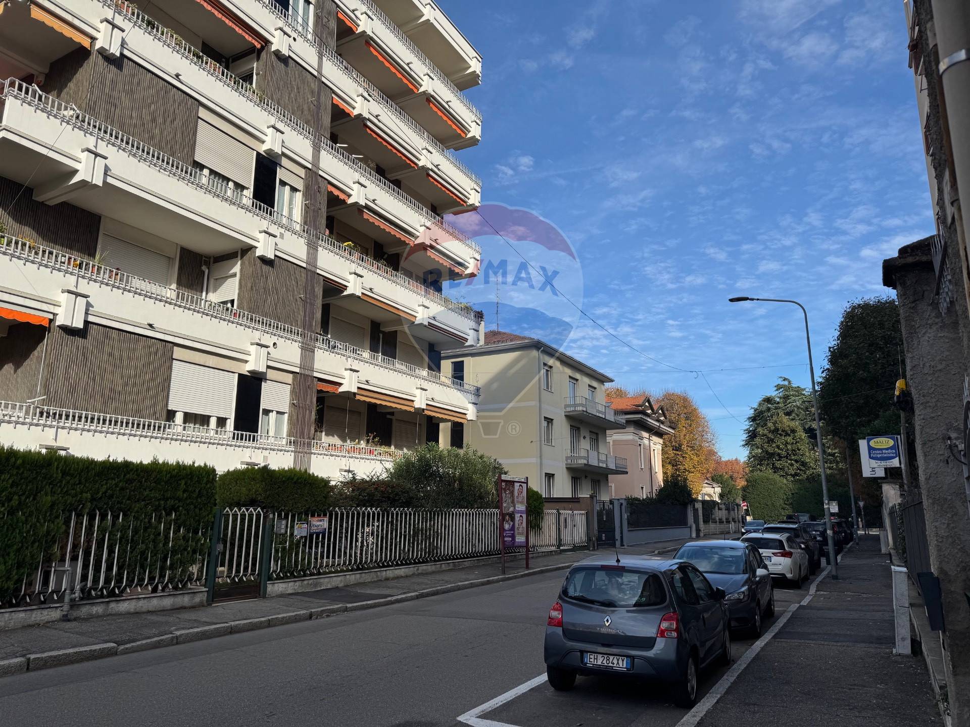 Negozio in vendita a Rho, Zona Centro