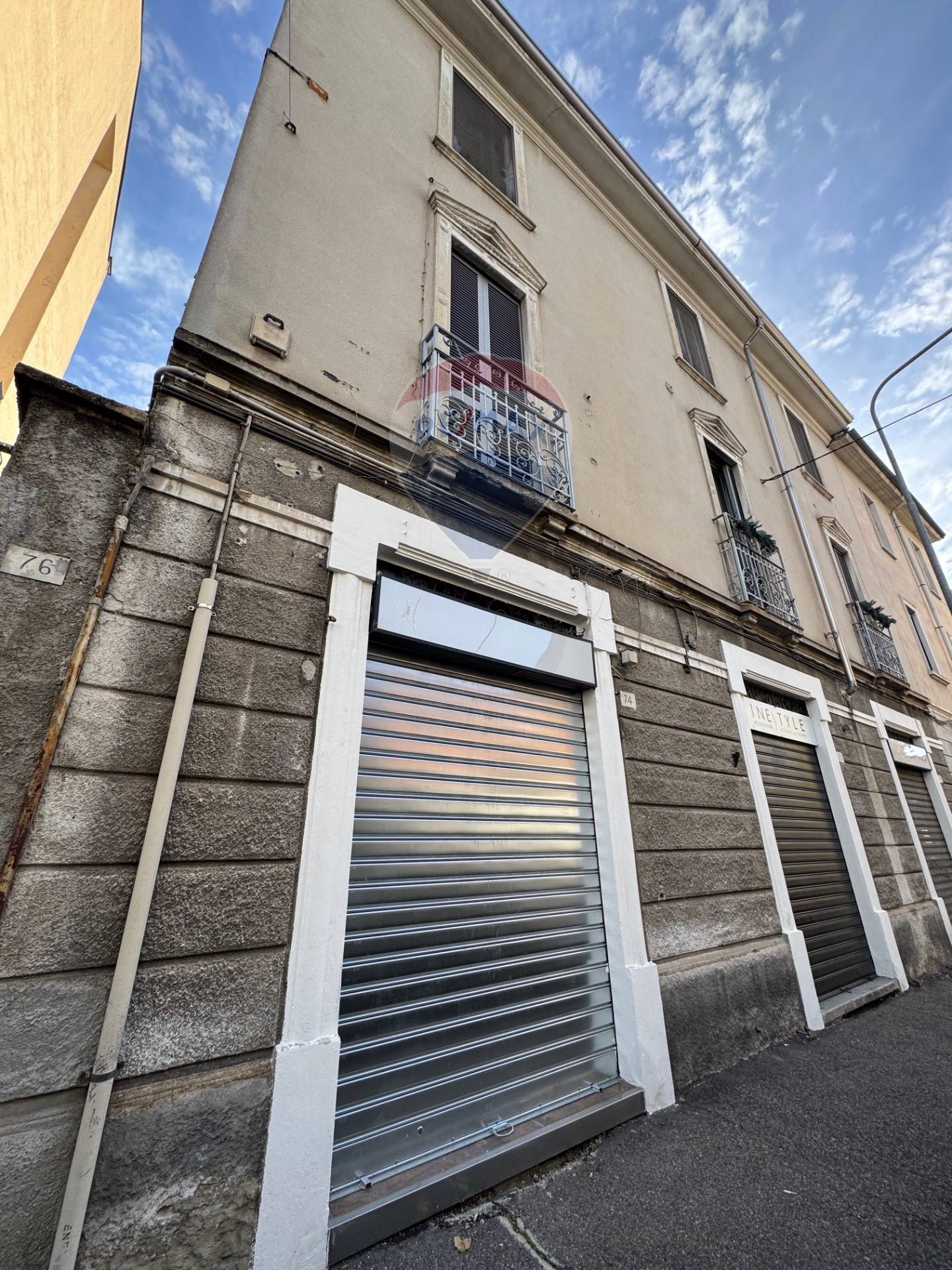 Negozio in vendita a Rho, Zona Centro