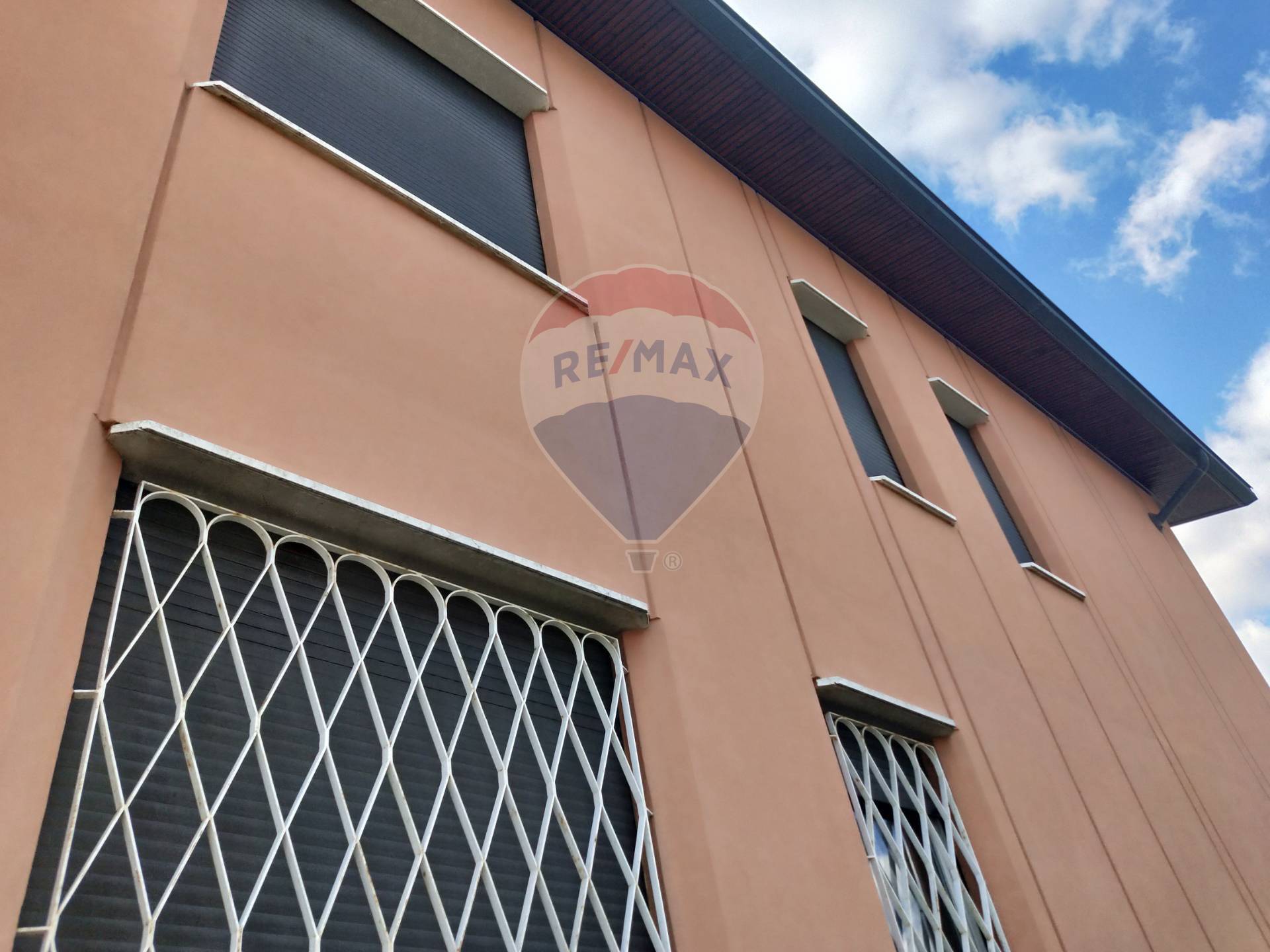 Negozio in vendita a Benna