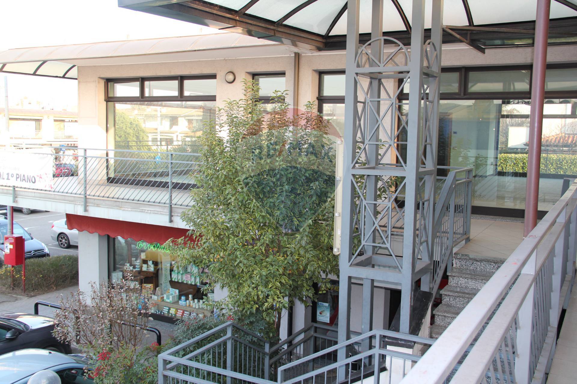 Locale Commerciale in affitto a Trezzano Rosa