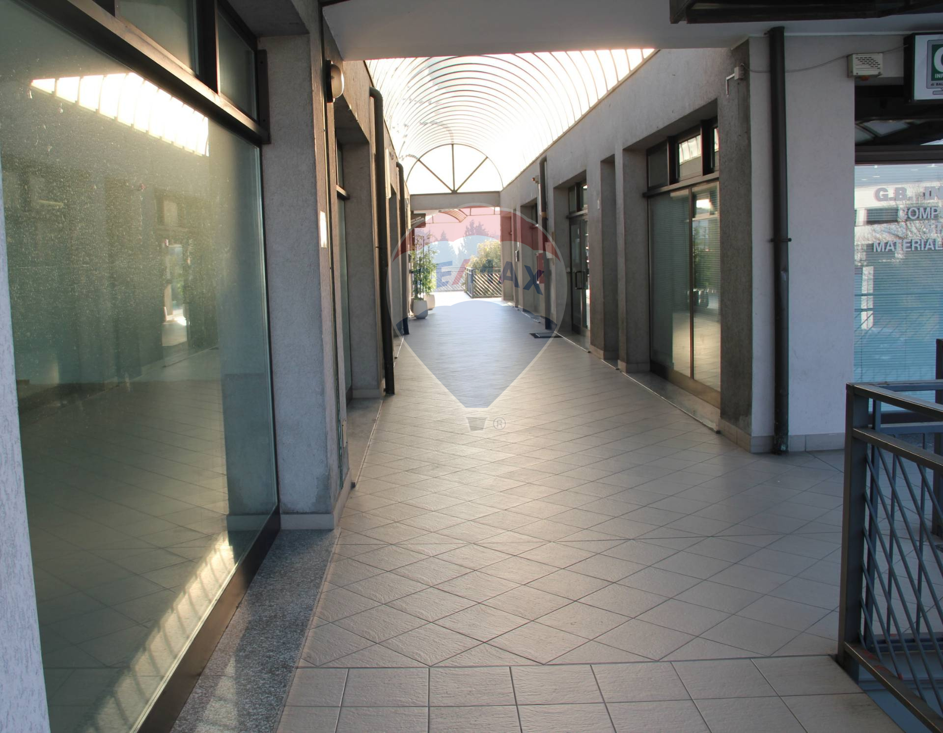 Negozio in vendita a Trezzano Rosa