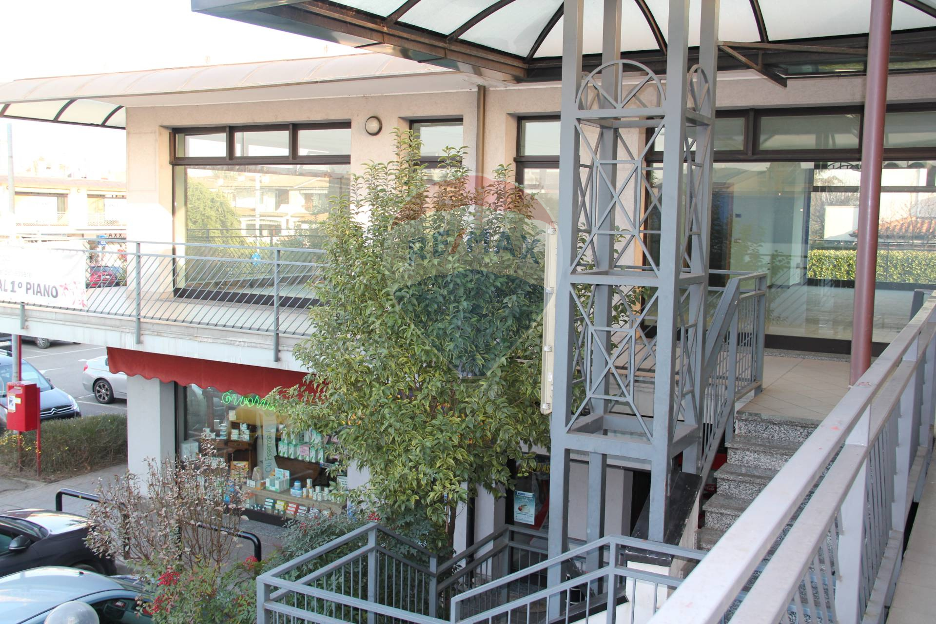 Negozio in vendita a Trezzano Rosa