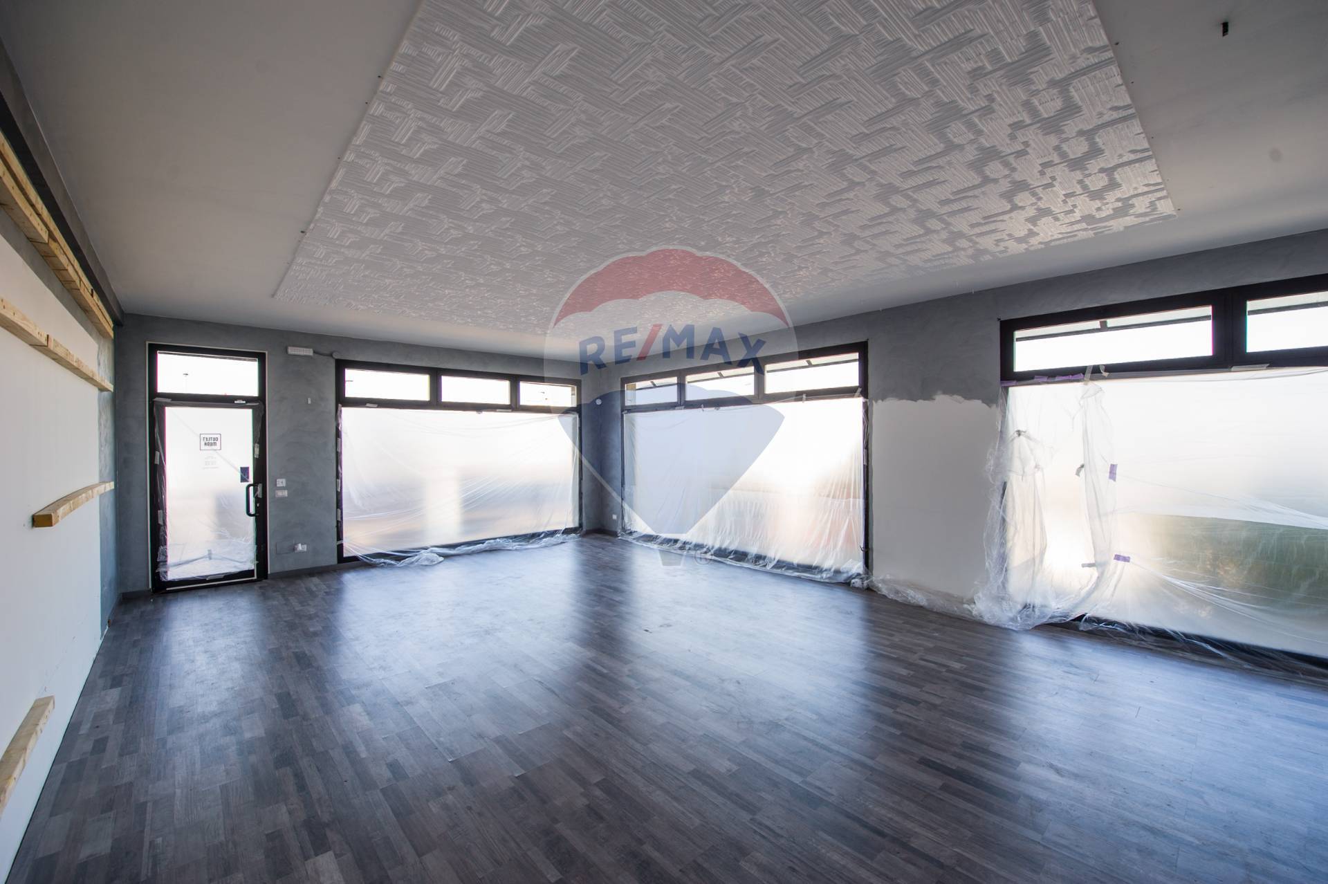 Negozio in vendita a Trezzano Rosa