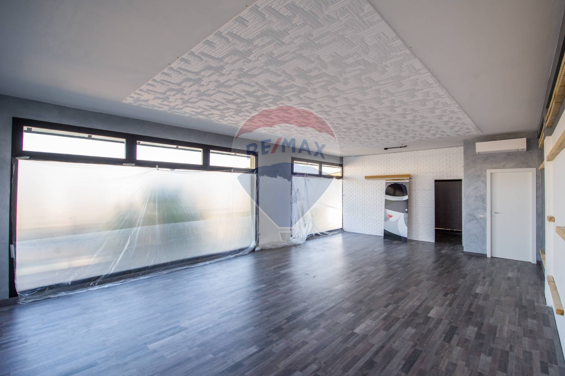 Negozio in vendita a Trezzano Rosa