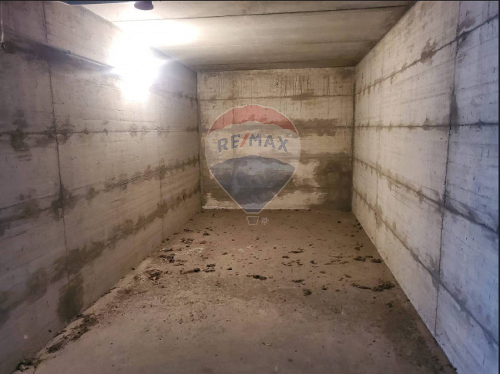 Garage/Box in affitto a Cassinetta di Lugagnano