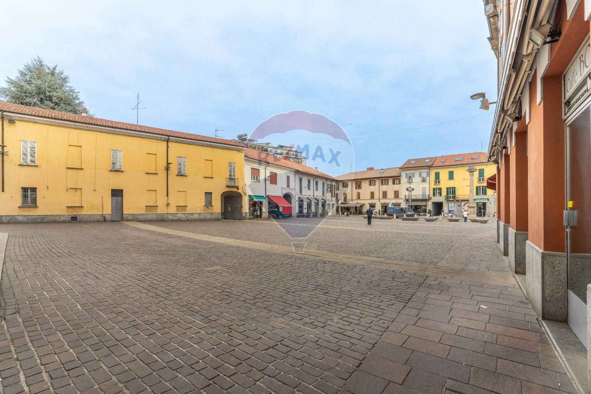 Bar in vendita a Rho, Zona Centro