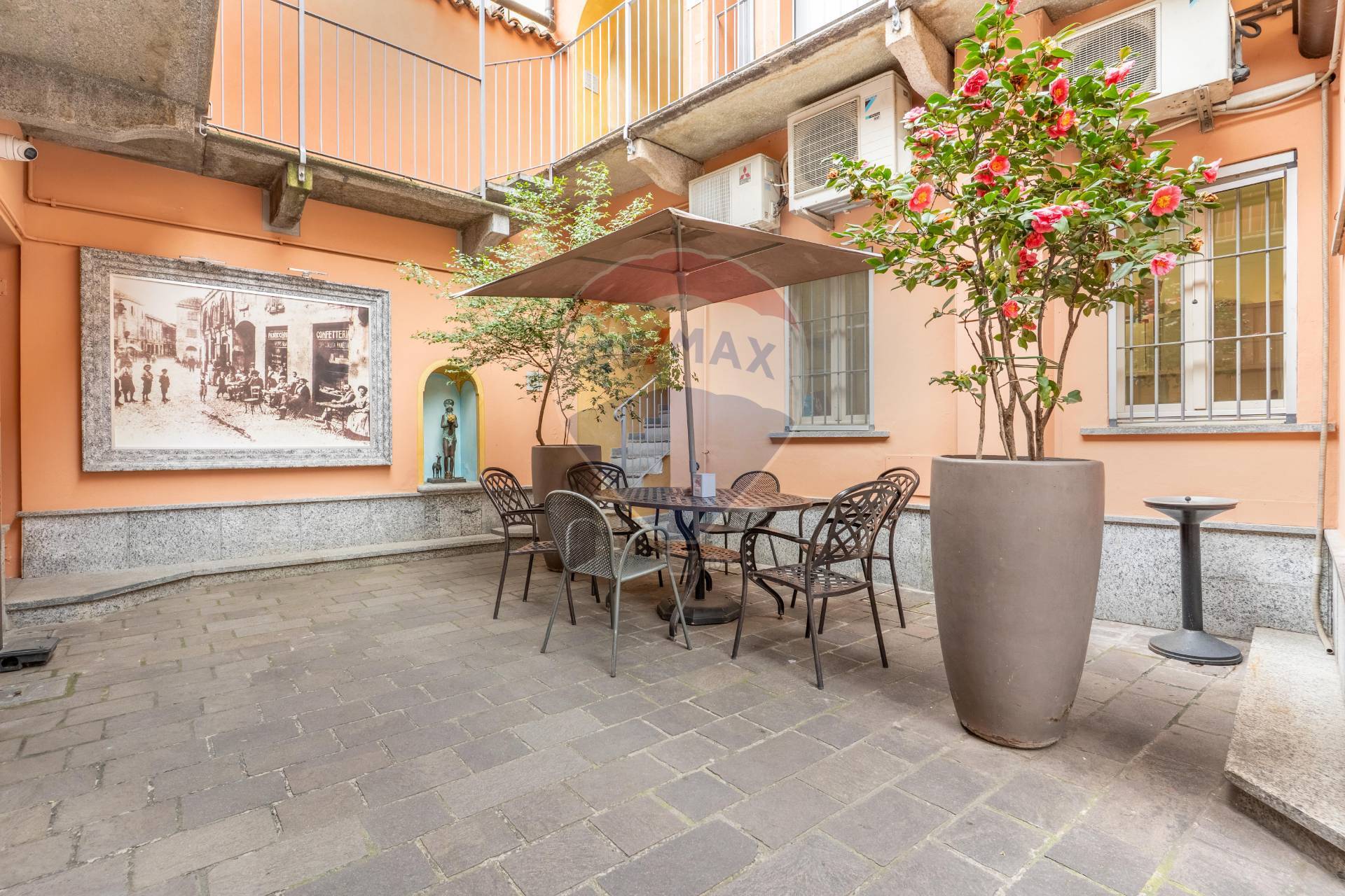 Bar in vendita a Rho, Zona Centro