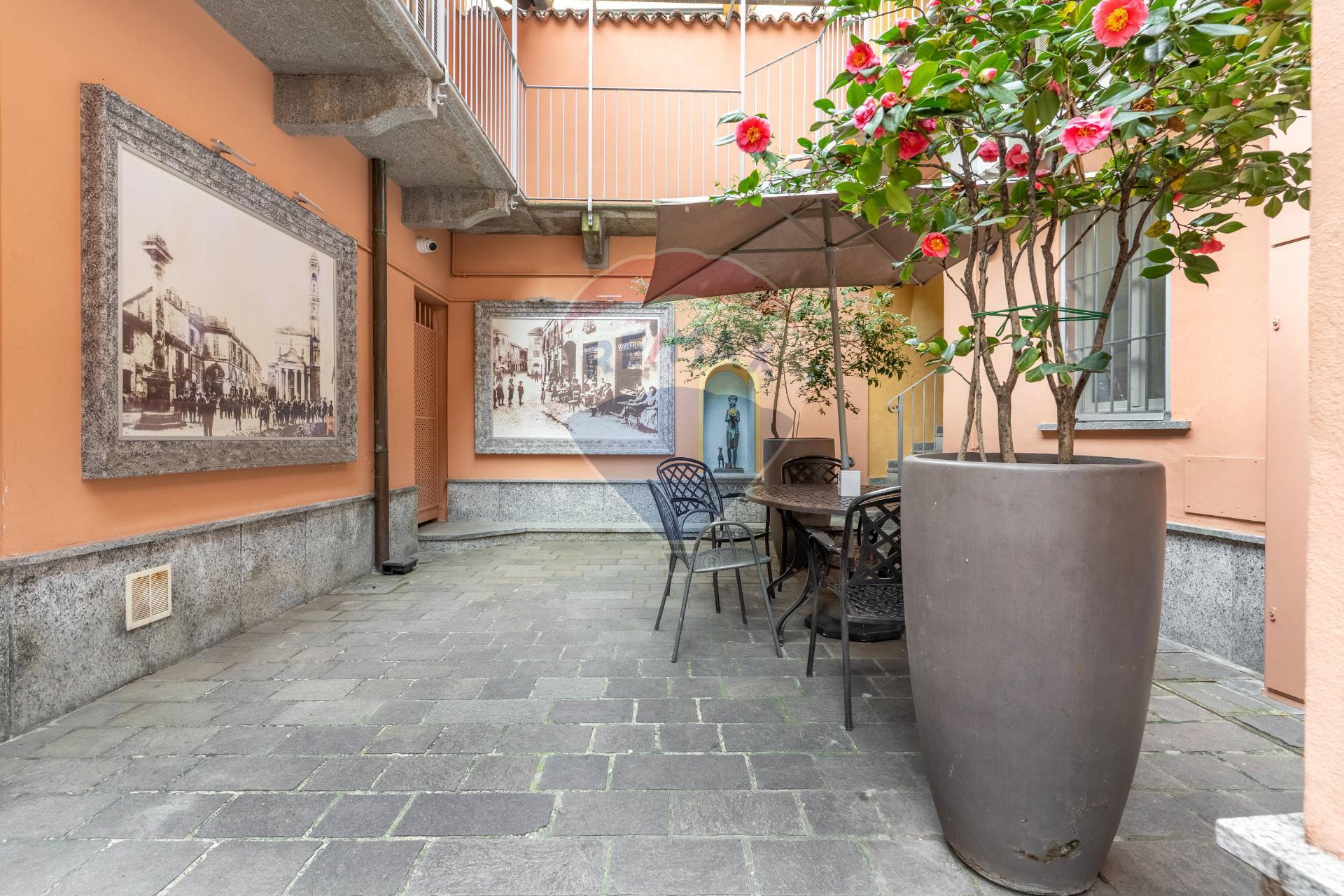 Bar in vendita a Rho, Zona Centro