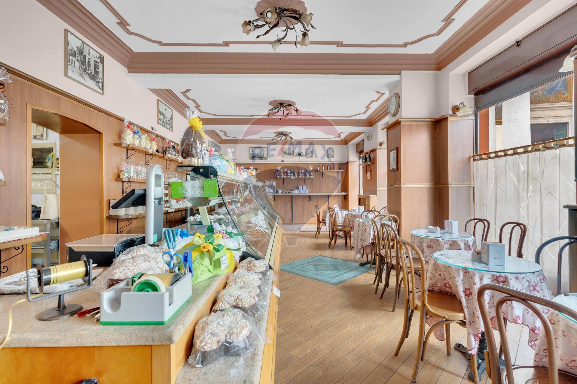 Bar in vendita a Rho, Zona Centro