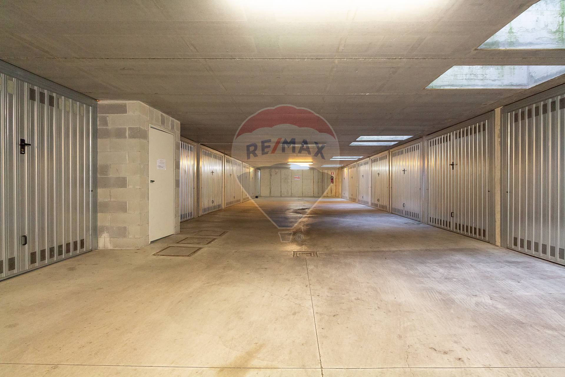 Garage/Box in vendita a Limbiate, Villaggio del Sole