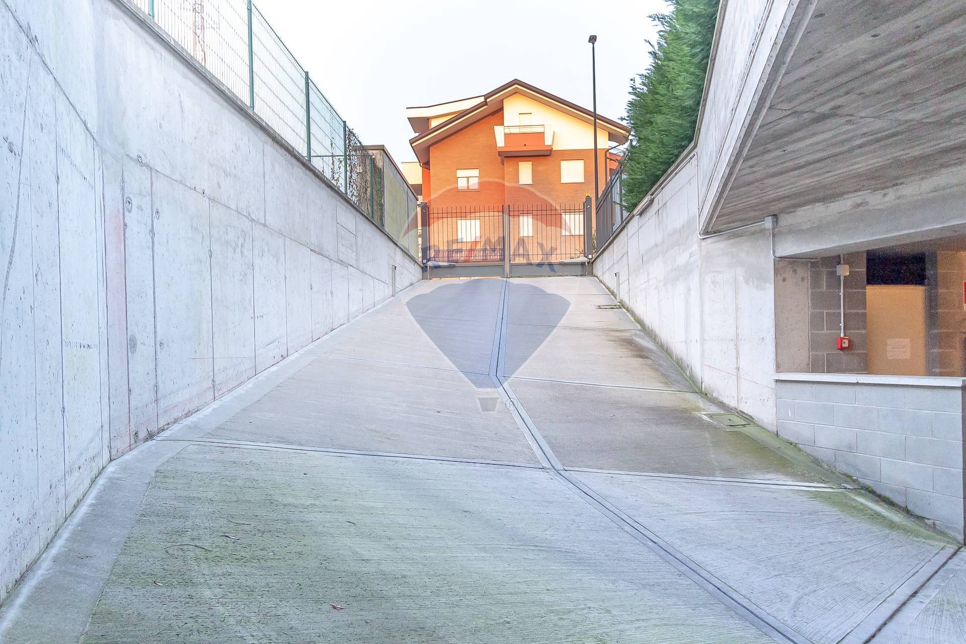 Garage/Box in vendita a Limbiate, Villaggio del Sole