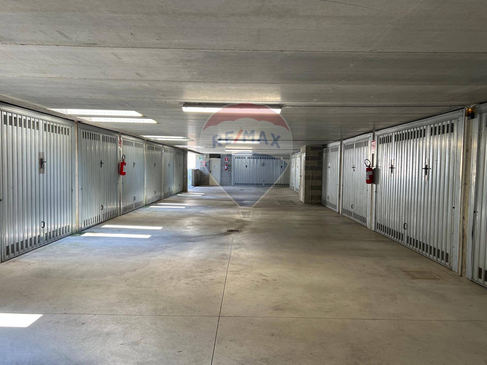 Garage/Box in vendita a Limbiate, Villaggio del Sole