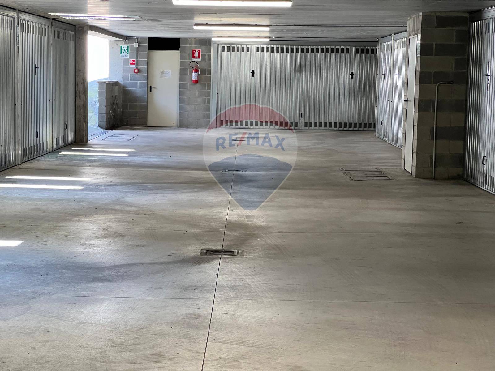 Garage/Box in vendita a Limbiate, Villaggio del Sole