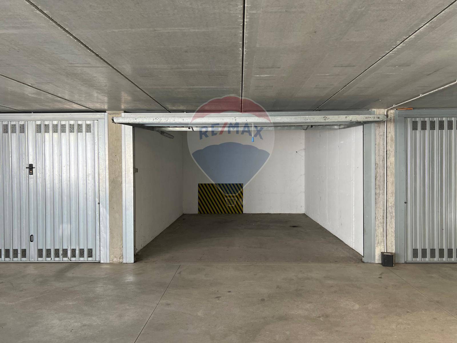 Garage/Box in vendita a Limbiate, Villaggio del Sole