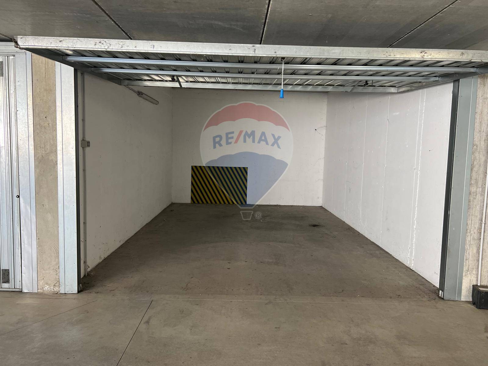 Garage/Box in vendita a Limbiate, Villaggio del Sole